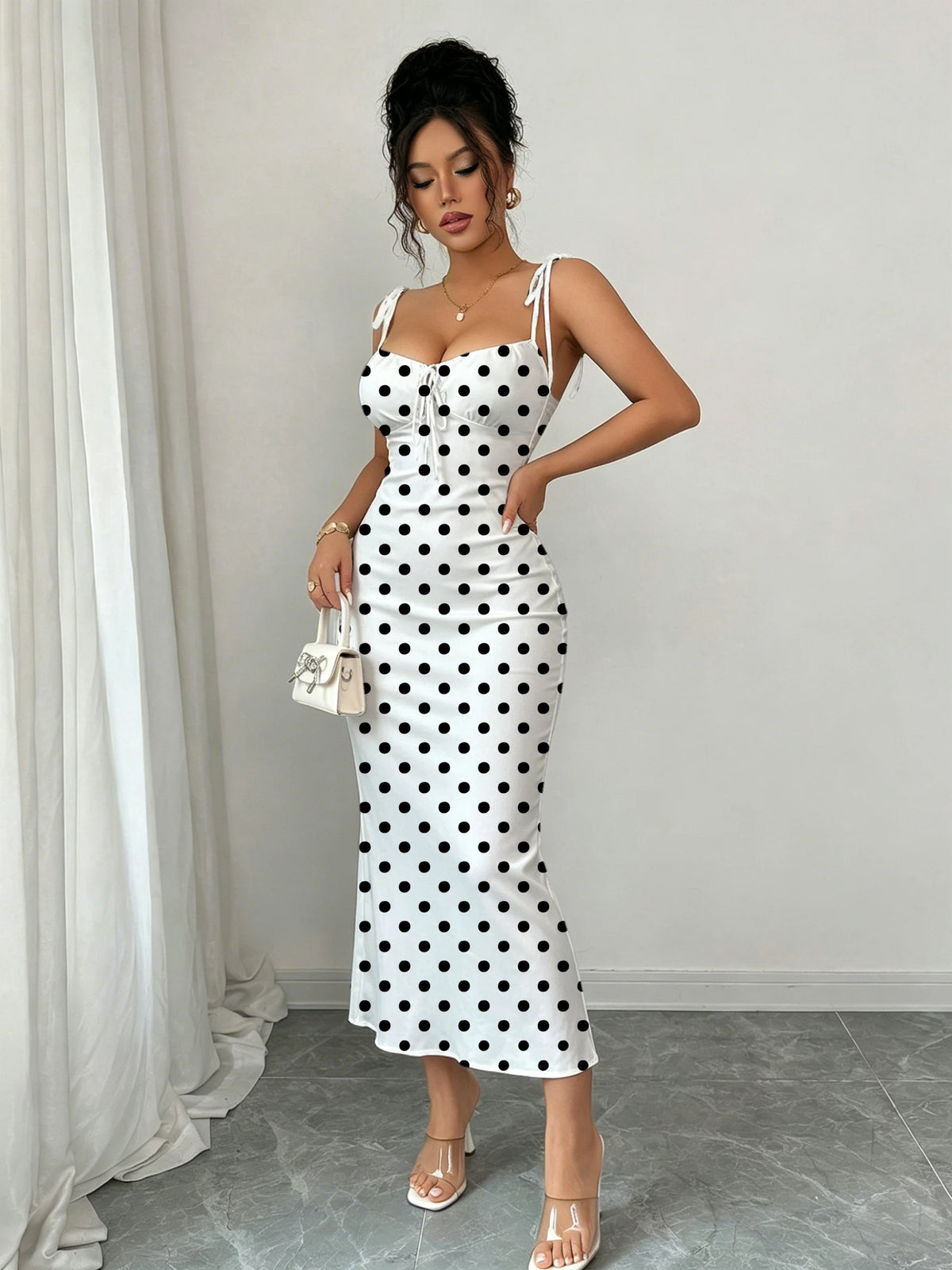 Vestido feminino elegante branco com alças finas