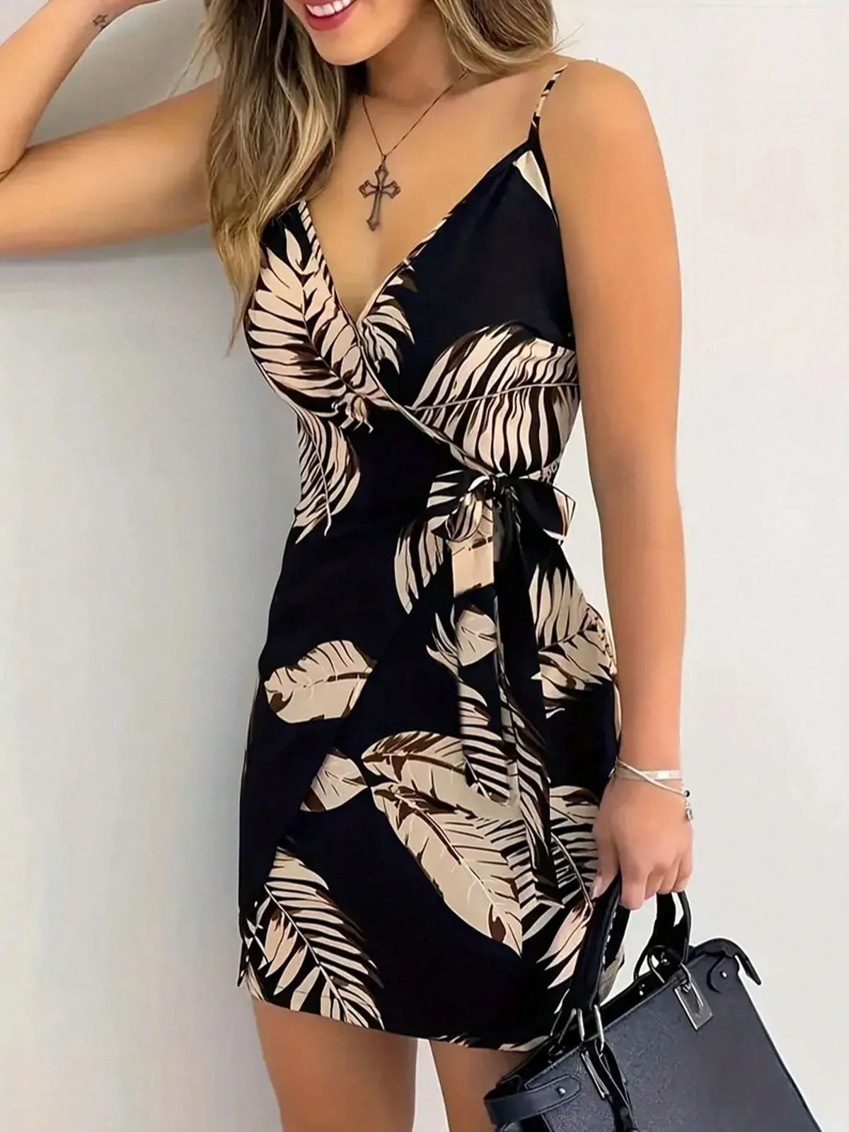Vestido feminino floral curto com amarração frontal