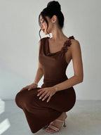 Vestido feminino marsala longo com decote assimétrico