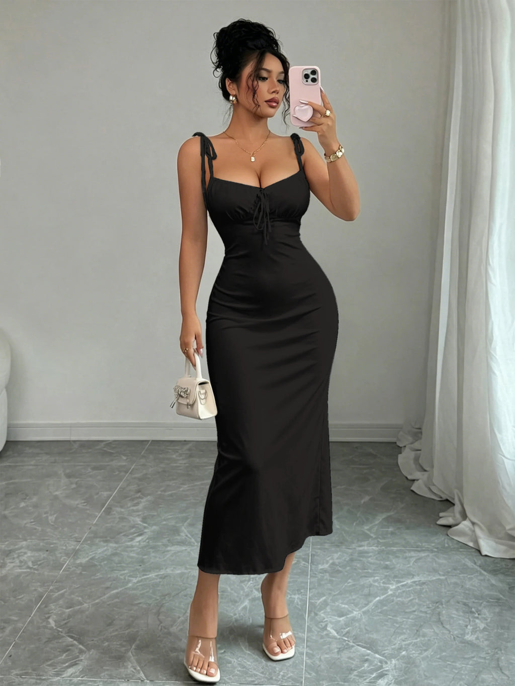 Vestido feminino preto modelagem justa