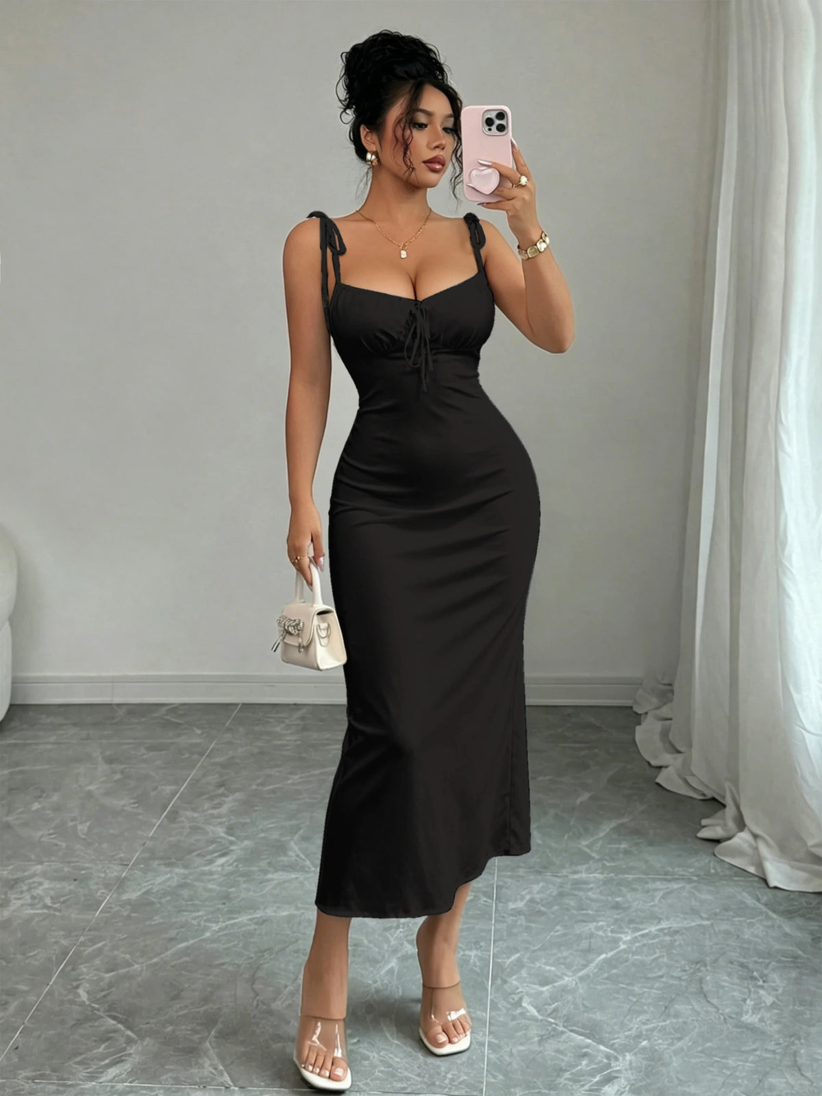 Vestido feminino preto modelagem justa