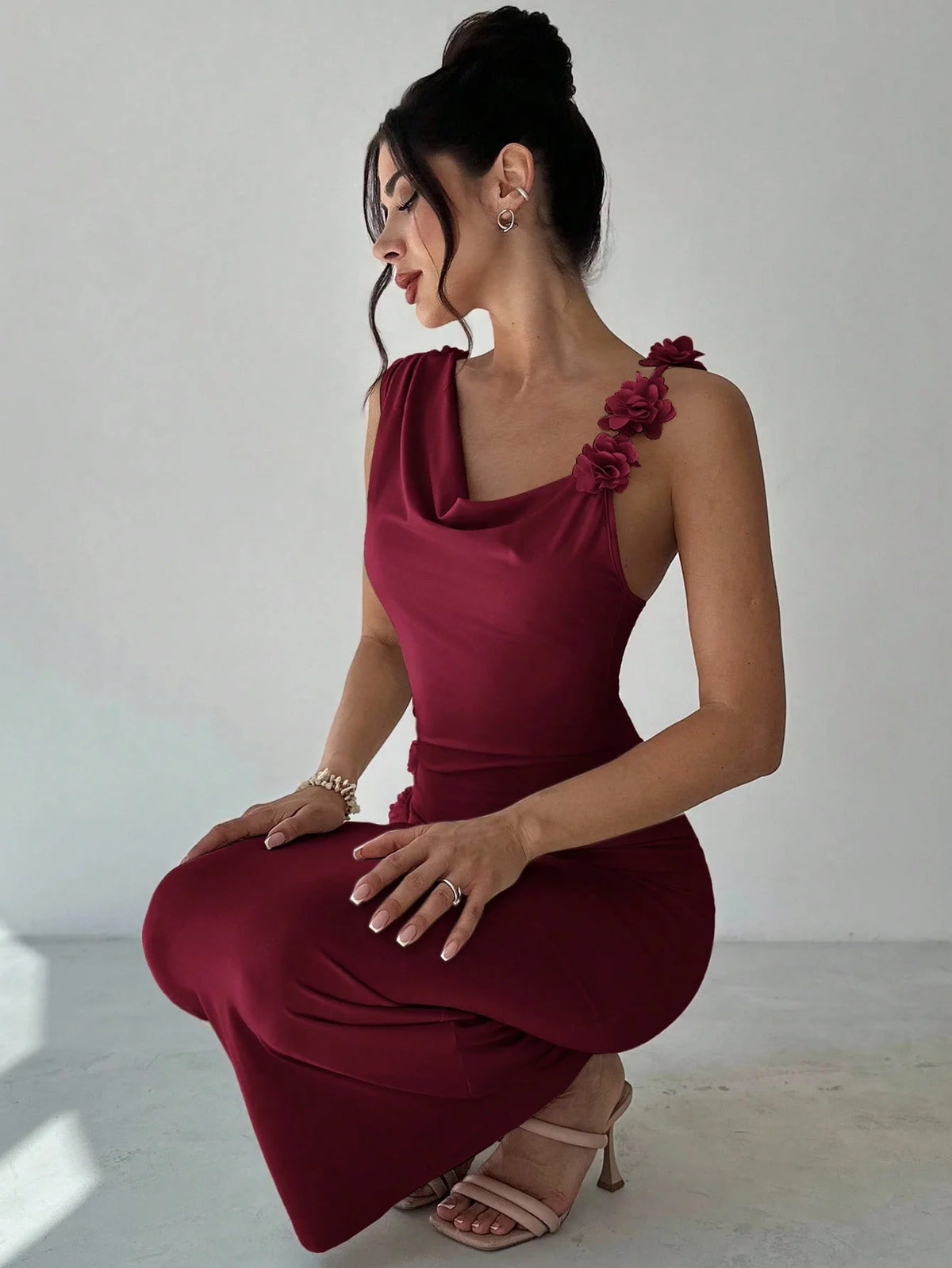 Vestido longo vinho feminino com detalhe floral