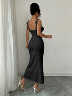 Vestido preto feminino elegante de alças